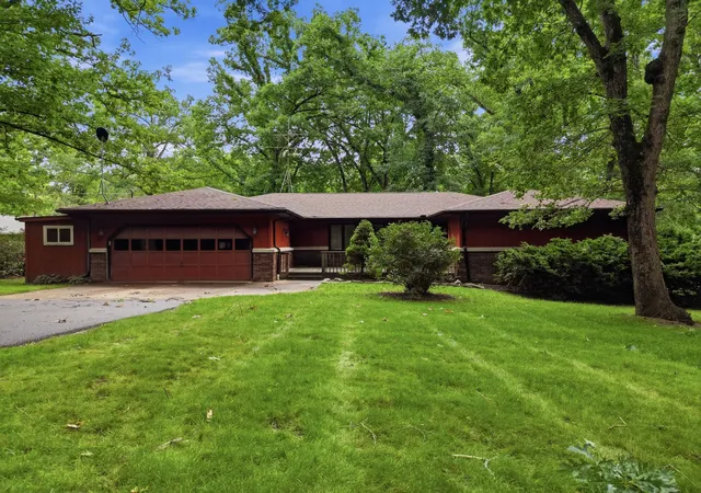 Homes for sale in Dixon, IL | 2087 Blackhawk Ln, Dixon, IL 61021 | MLS# 12685172