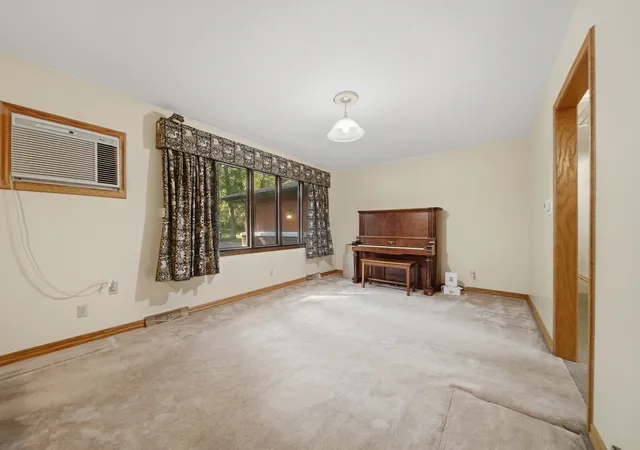 Homes for sale in Dixon, IL | 2087 Blackhawk Ln, Dixon, IL 61021 | MLS# 12685172