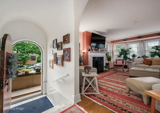 4th image of 2500 W Farwell Ave, Chicago, IL 60645 | MLS# 12685196