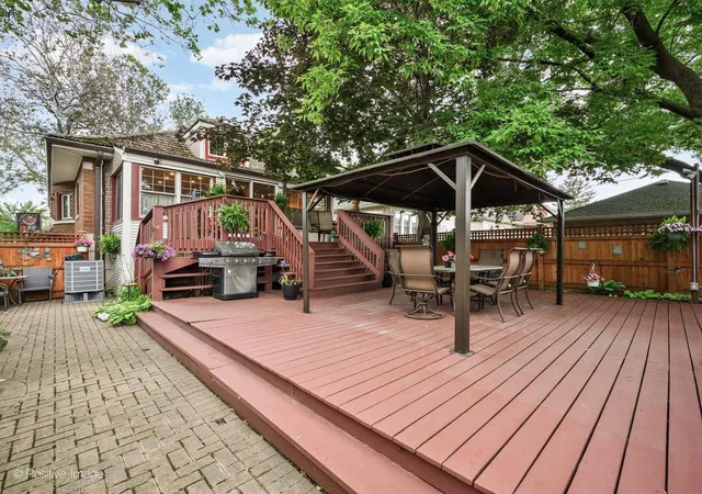 41st image of 2500 W Farwell Ave, Chicago, IL 60645 | MLS# 12685196
