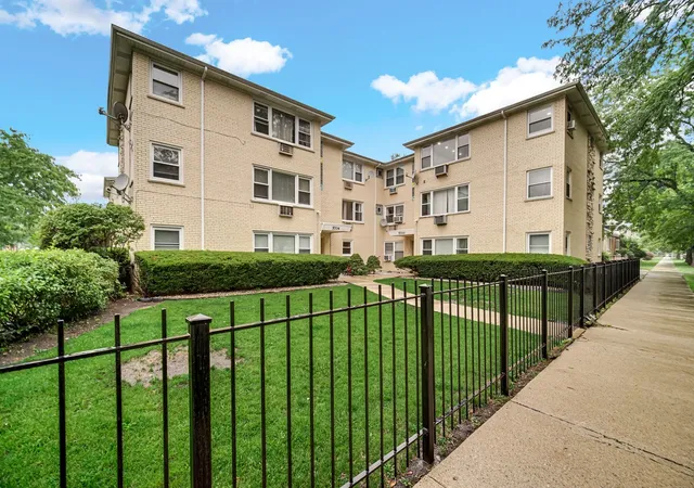 2nd image of 5700 W Montrose Ave #3D, Chicago, IL 60634 | MLS# 12685268