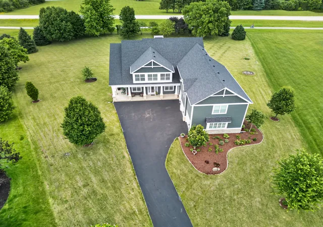 Photo 2 of Single family home for sale at 5516 Jennifer Ct, Yorkville, IL 60560 | MLS# 12685308 | Listing updated on 2026-10-07
