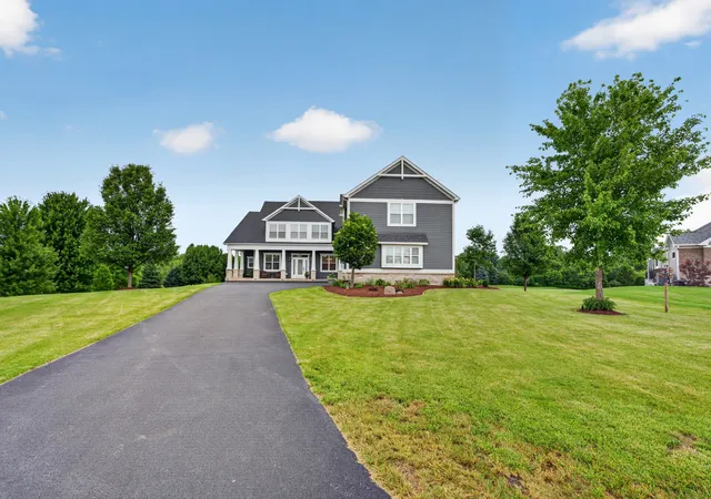Photo 3 of Single family home for sale at 5516 Jennifer Ct, Yorkville, IL 60560 | MLS# 12685308 | Listing updated on 2026-10-07