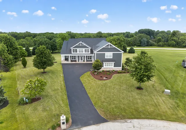 Photo 4 of Single family home for sale at 5516 Jennifer Ct, Yorkville, IL 60560 | MLS# 12685308 | Listing updated on 2026-10-07