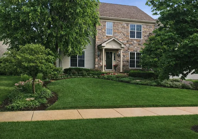 1st image of 823 Columbia Cir, North Aurora, IL 60542 | MLS# 12685325