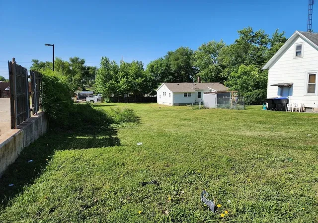 Homes for sale in Bloomington, IL | 1216 W Market St, Bloomington, IL 61701 | MLS# 12685344