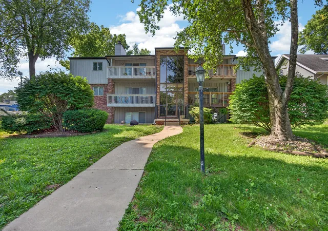1st image of 1111 E Jefferson St #9, Bloomington, IL 61701 | MLS# 12685353