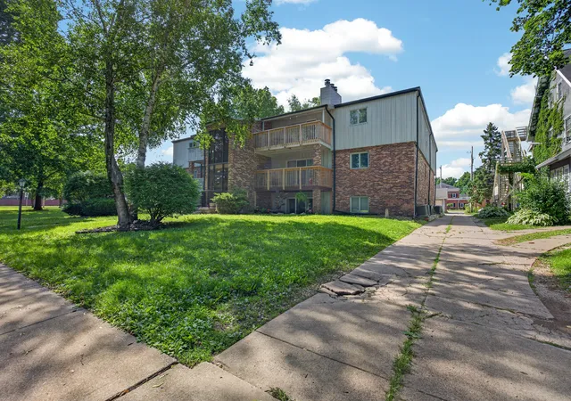 28th image of 1111 E Jefferson St #9, Bloomington, IL 61701 | MLS# 12685353