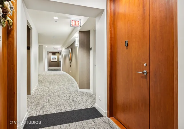 Homes for sale in Chicago, IL | 501 N Clinton St #704, Chicago, IL 60654 | MLS# 12685360