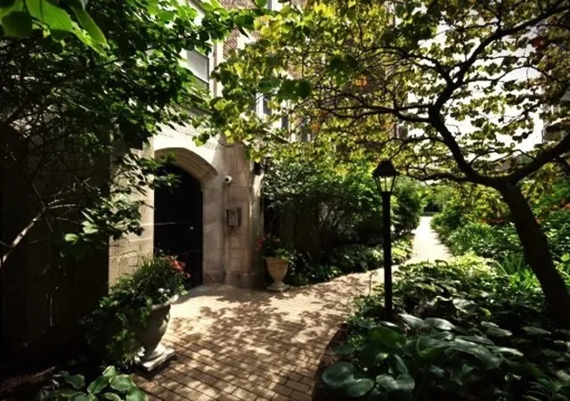 Homes for sale in Chicago, IL | 6334 N Sheridan Rd #2C, Chicago, IL 60660 | MLS# 12685374