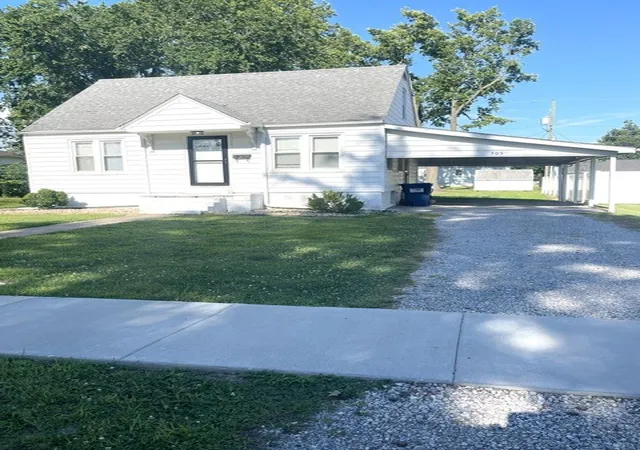 1st image of 305 S 3rd St, Marion, IL 62959 | MLS# 12685400