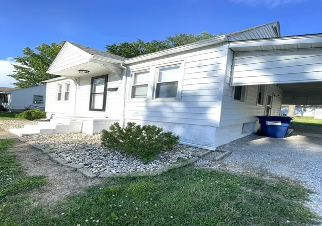 2nd image of 305 S 3rd St, Marion, IL 62959 | MLS# 12685400