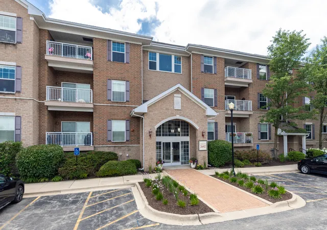 Homes for sale in Geneva, IL | 2692 Stone Cir #302, Geneva, IL 60134 | MLS# 12685402