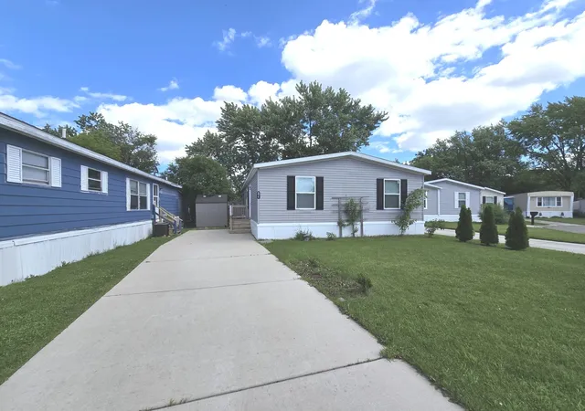 Photo 1 of Manufactured home for sale at 314 Huston Ct, Round Lake, IL 60073 | MLS# 12685440 | Listing updated on 2026-09-14