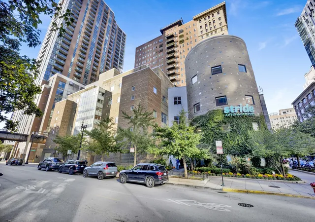 1st image of 40 E 9Th St, Chicago, IL 60605
