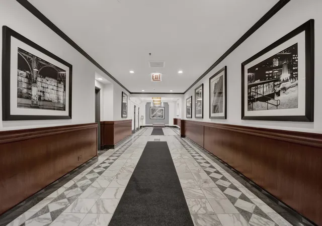 3rd image of 40 E 9Th St, Chicago, IL 60605