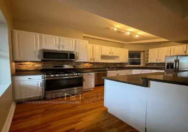 Homes for sale in Chicago, IL | 1108 E Marquette Rd, Chicago, IL 60637