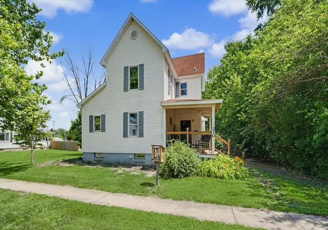 Photo 1 of Single family home for sale at 210 S Lott Blvd, Gibson City, IL 60936 | MLS# 12685489 | Listing updated on 2026-10-05