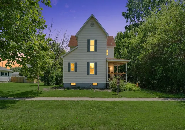 Photo 2 of Single family home for sale at 210 S Lott Blvd, Gibson City, IL 60936 | MLS# 12685489 | Listing updated on 2026-10-05