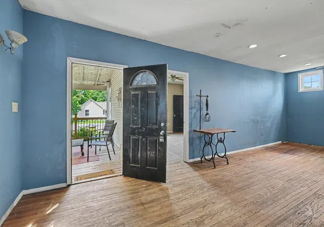 Photo 4 of Single family home for sale at 210 S Lott Blvd, Gibson City, IL 60936 | MLS# 12685489 | Listing updated on 2026-10-05