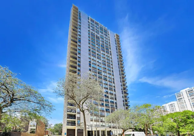 Homes for sale in Chicago, IL | 1355 N Sandburg Ter #2904, Chicago, IL 60610 | MLS# 12685491