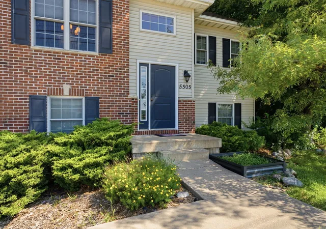 Homes for sale in Moline, IL | 5505 38Th Ave, Moline, IL 61265 | MLS# 12685504