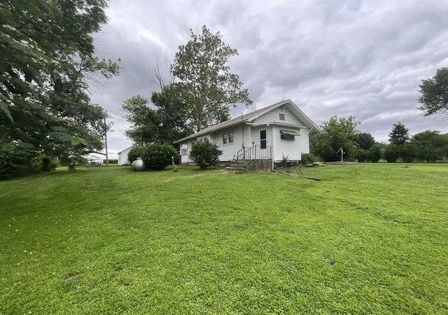 3rd image of 990 N 1875 St, St Peter, IL 62880 | MLS# 12685517