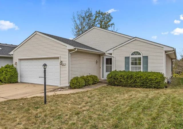 Photo 2 of Single family home for sale at 709 Erin Dr, Champaign, IL 61822 | MLS# 12685519 | Listing updated on 2026-10-01