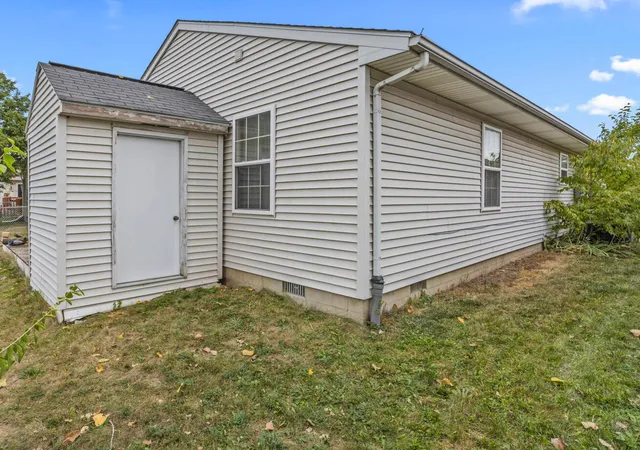 Photo 3 of Single family home for sale at 709 Erin Dr, Champaign, IL 61822 | MLS# 12685519 | Listing updated on 2026-10-01