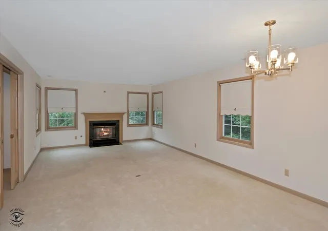 3rd image of 572 Bradbury Ln, Geneva, IL 60134