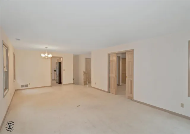 5th image of 572 Bradbury Ln, Geneva, IL 60134