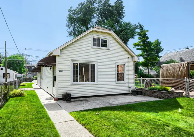 Photo 1 of Single family home for sale at 4142 Oak Park Ave, Stickney, IL 60402 | MLS# 12685542 | Listing updated on 2026-09-16