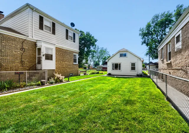 Photo 3 of Single family home for sale at 4142 Oak Park Ave, Stickney, IL 60402 | MLS# 12685542 | Listing updated on 2026-09-16