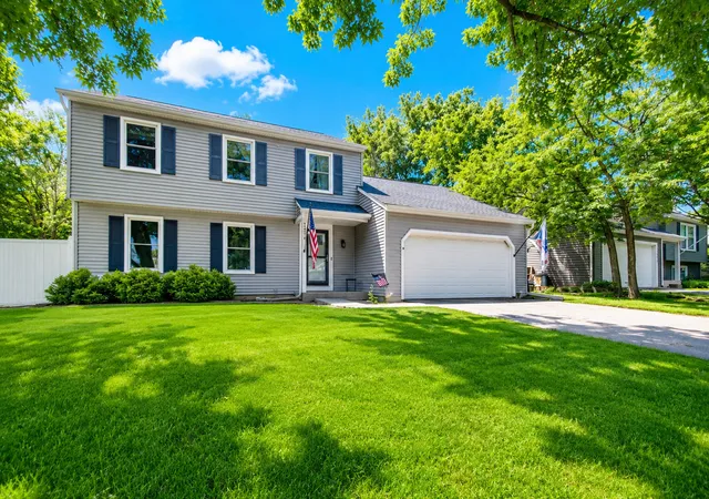 Homes for sale in St. Charles, IL | 1581 Madison Ave, St. Charles, IL 60174 | MLS# 12685573