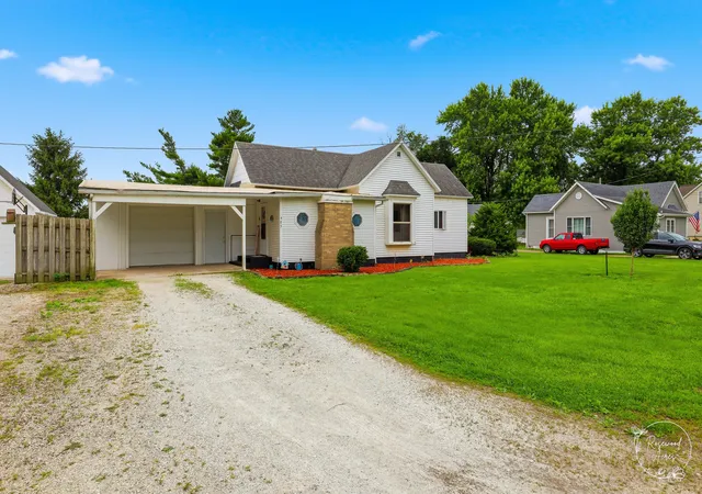 2nd image of 403 South St, Crescent City, IL 60928 | MLS# 12685580