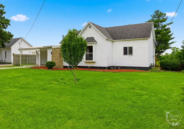 3rd image of 403 South St, Crescent City, IL 60928 | MLS# 12685580