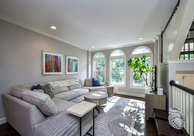 4th image of 834 Shandrew Dr, Naperville, IL 60540 | MLS# 12685582