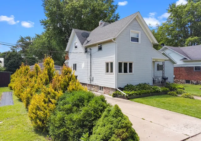 Homes for sale in Harvard, IL | 404 W Burbank St, Harvard, IL 60033 | MLS# 12685593