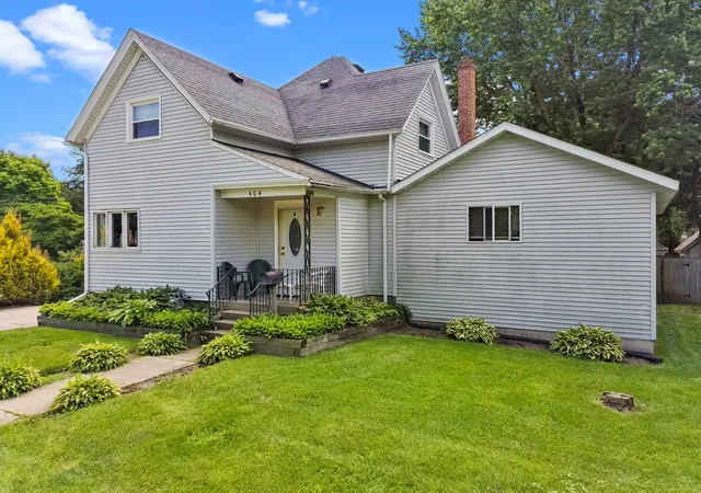 Homes for sale in Harvard, IL | 404 W Burbank St, Harvard, IL 60033 | MLS# 12685593