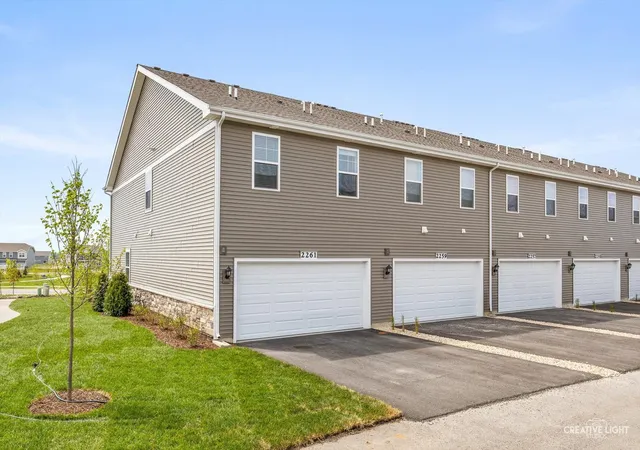Homes for sale in Oswego, IL | 2261 Riesling Rd, Oswego, IL 60543 | MLS# 12685595