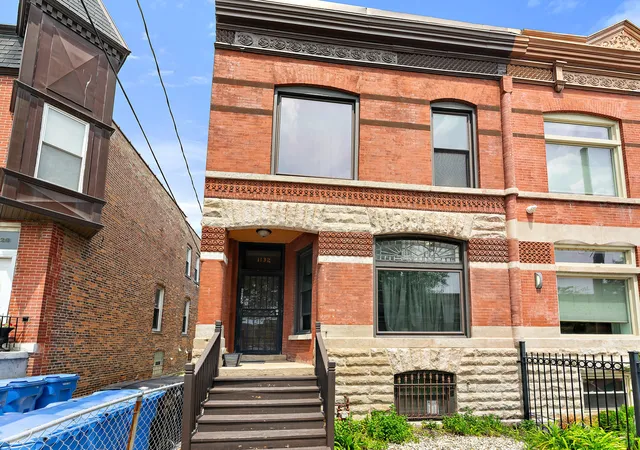 Homes for sale in Chicago, IL | 1132 E 44th St, Chicago, IL 60653 | MLS# 12685639