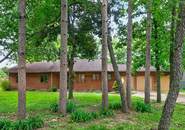 Homes for sale in Dixon, IL | 1006 N White Pine Dr, Dixon, IL 61021 | MLS# 12685642