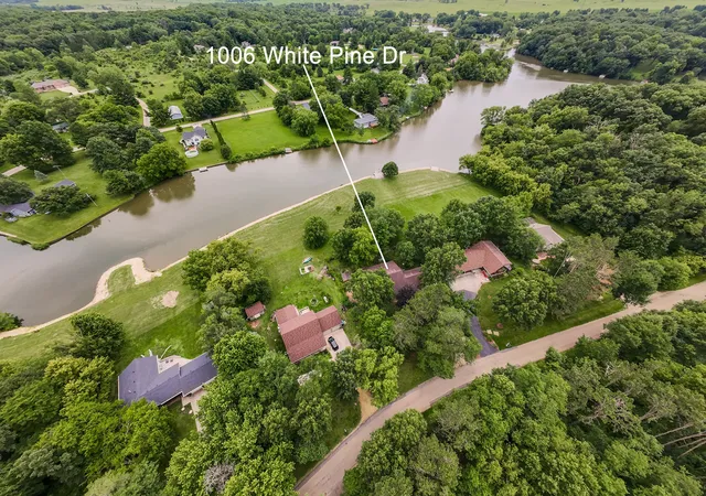Homes for sale in Dixon, IL | 1006 N White Pine Dr, Dixon, IL 61021 | MLS# 12685642