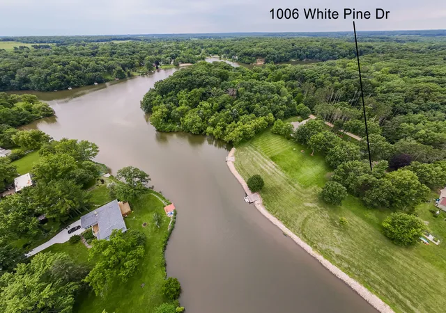Homes for sale in Dixon, IL | 1006 N White Pine Dr, Dixon, IL 61021 | MLS# 12685642