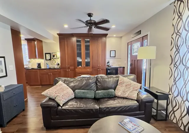 Homes for sale in Chicago, IL | 10711 S Artesian Ave, Chicago, IL 60655 | MLS# 12685659