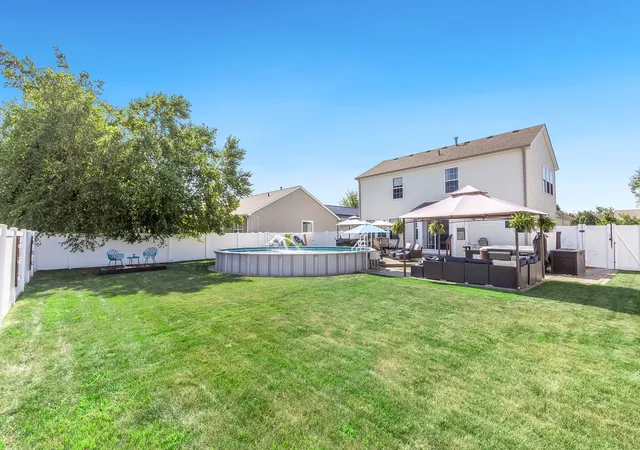 Photo 4 of Single family home for sale at 1806 Wintercrest Ct, Shorewood, IL 60404 | MLS# 12685671 | Listing updated on 2026-09-23