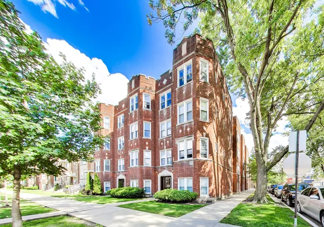 2nd image of 4857 W Roscoe St #1, Chicago, IL 60641 | MLS# 12685710