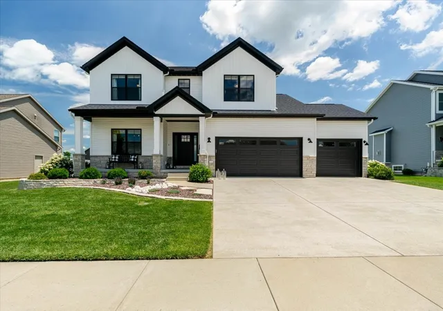 2nd image of 1304 Staghorne Wy, Bloomington, IL 61705 | MLS# 12685714