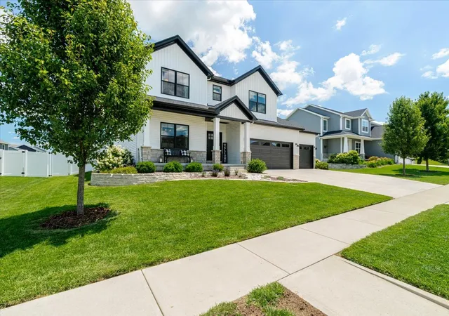 3rd image of 1304 Staghorne Wy, Bloomington, IL 61705 | MLS# 12685714