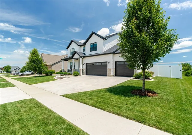 4th image of 1304 Staghorne Wy, Bloomington, IL 61705 | MLS# 12685714